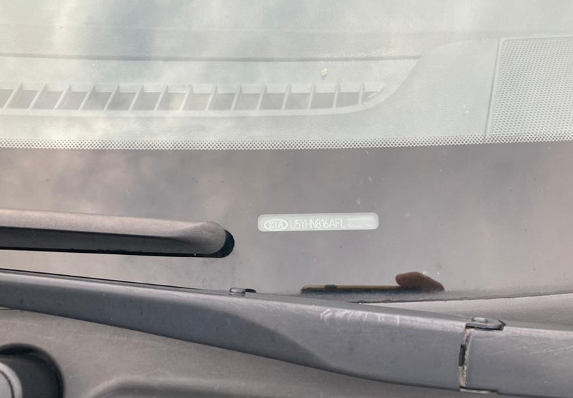 VIN za čelním sklem